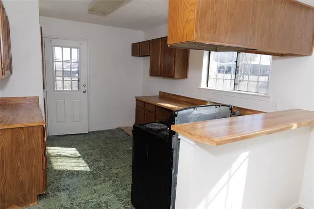 $159,999 | 2910 Tanglewood Drive, Lancaster, TX 75134