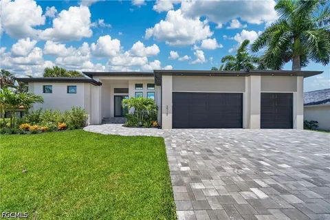 $669,000 | 3914 Southeast 20th Avenue, Cape Coral, FL 33904