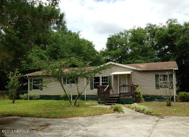 96135 Durden Road Yulee, FL 32097 - Photo 1 of 10 a front view of a house with a garden