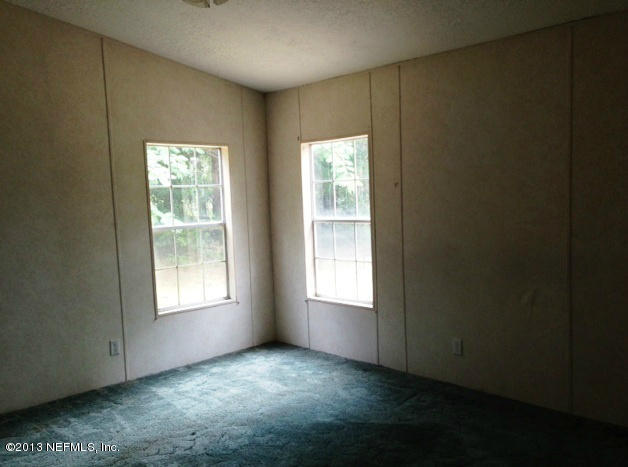 96135 Durden Road Yulee, FL 32097 - Photo 5 of 10 an empty room with windows
