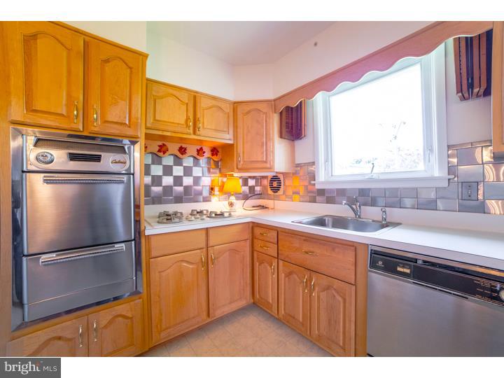 332 Rittenhouse Circle Havertown, PA 19083 - Photo 6 of 12 Kitchen