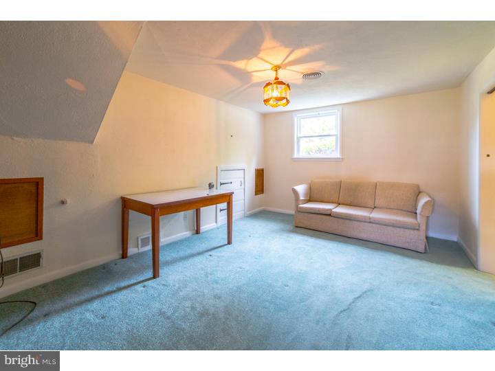 332 Rittenhouse Circle Havertown, PA 19083 - Photo 10 of 12 Family Room