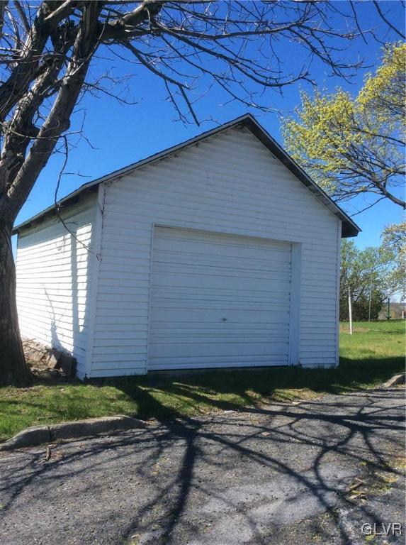 5165 Springmill Road Whitehall, PA 18052 - Photo 10 of 37 Gallery Image 10