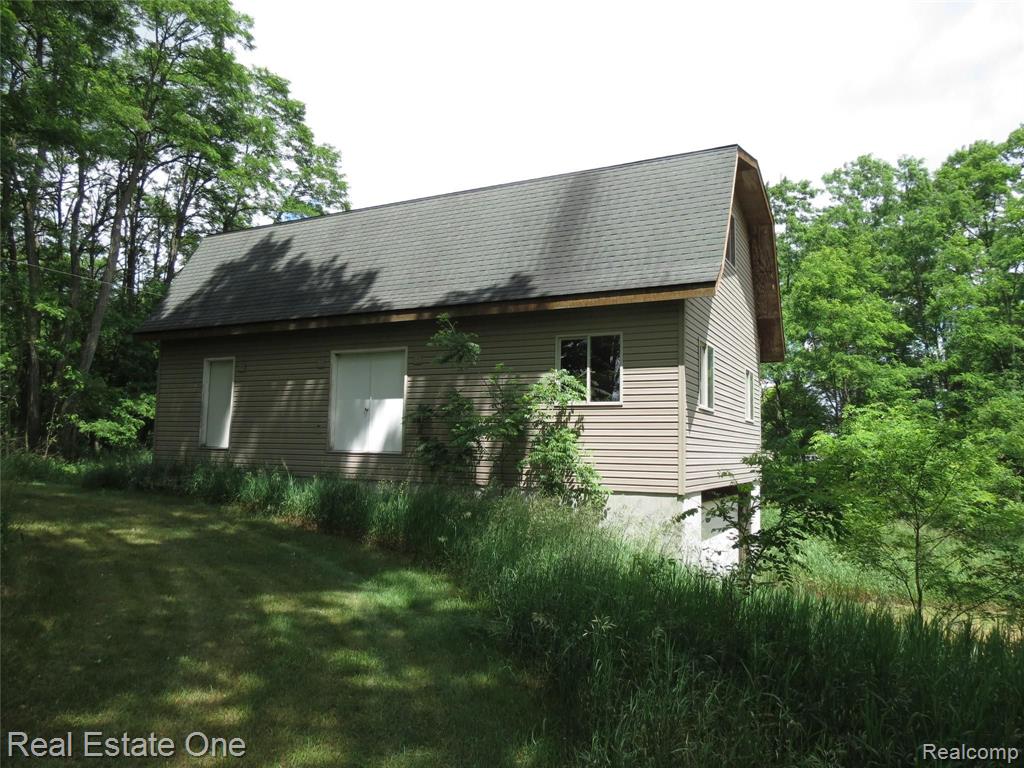 10033 Byron Road Howell, MI 48855 - Photo 12 of 19