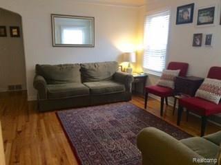 528 Roth Boulevard Clawson, MI 48017 - Photo 11 of 29 Living Room Pic two.JPG