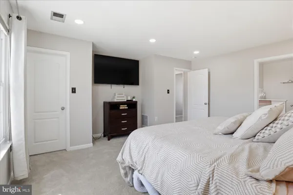 a bedroom with a bed and a window with outer view