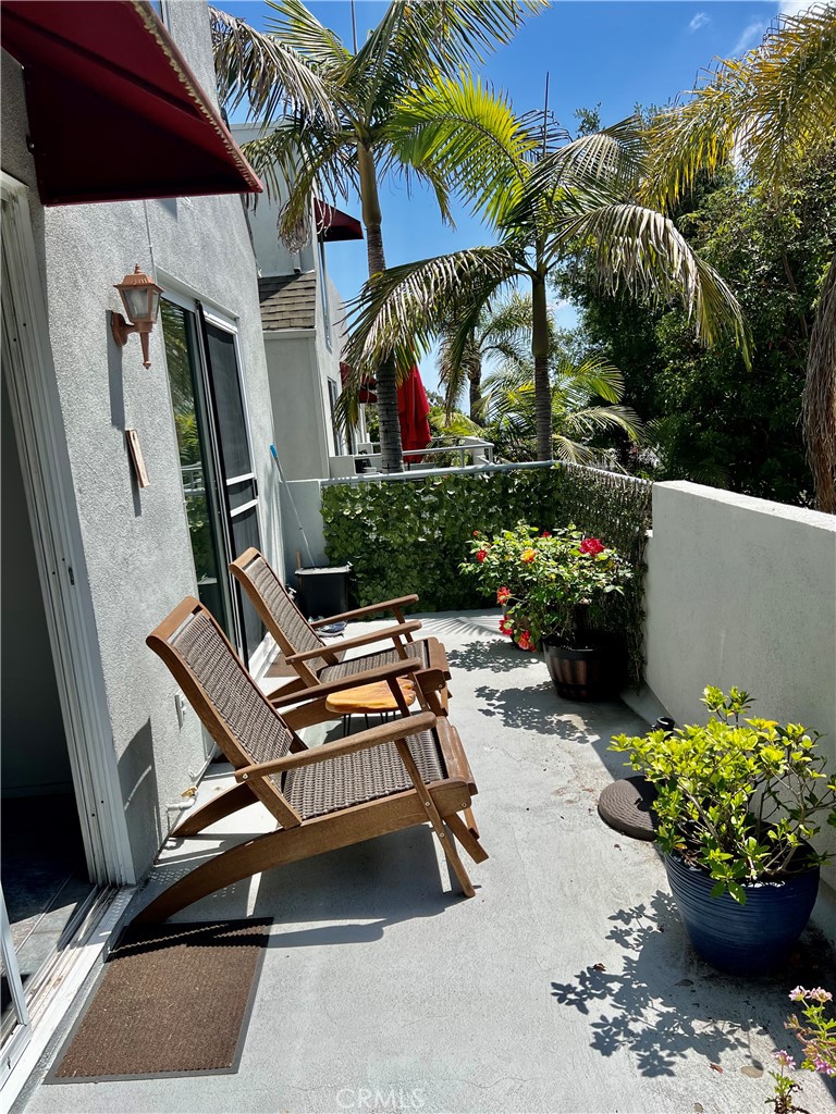 27857 Ruby, Unit 63 Mission Viejo, CA 92691 - Photo 11 of 23 a view of a chairs and table in the patio