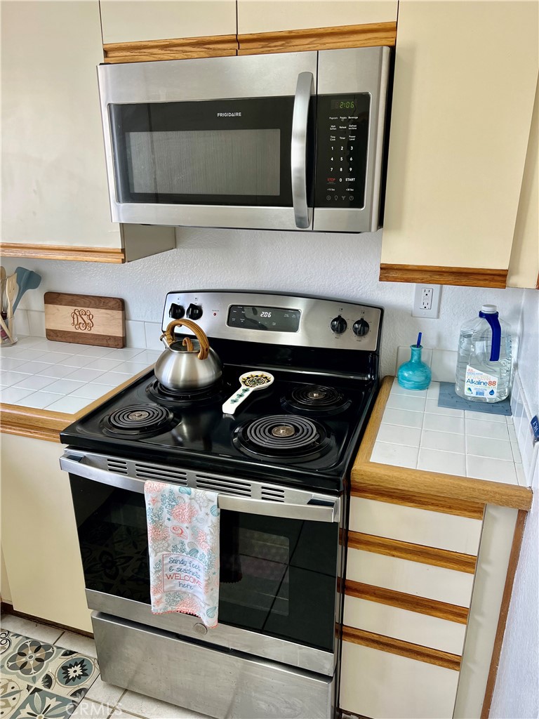 27857 Ruby, Unit 63 Mission Viejo, CA 92691 - Photo 15 of 23 a stove top oven sitting inside of a kitchen