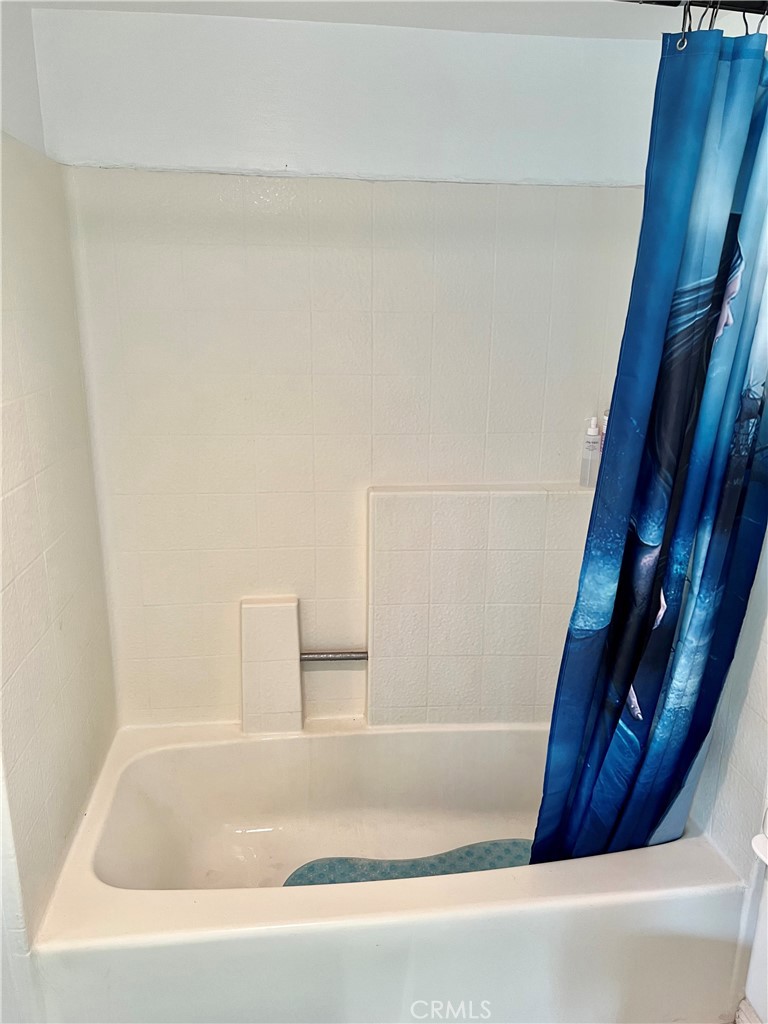 27857 Ruby, Unit 63 Mission Viejo, CA 92691 - Photo 19 of 23 a bathroom with a bathtub