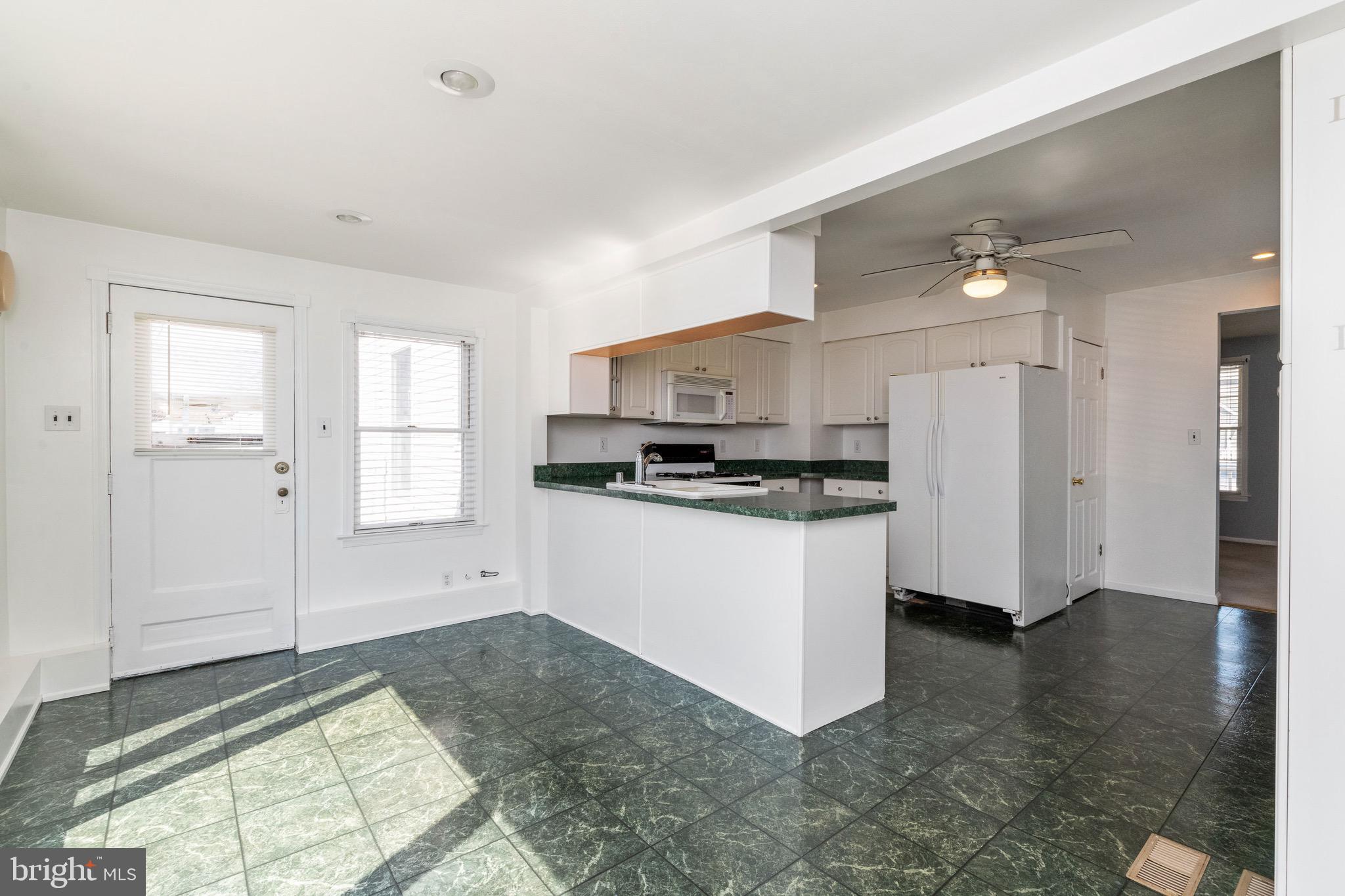 303 Townsend Road Baltimore, MD 21221 - Photo 8 of 24 Dining