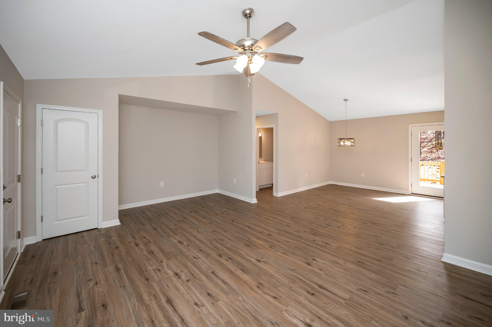 28150 Tatum Road Unionville, VA 22567 - Photo 4 of 28 Spacious, sunlit living area awaits.