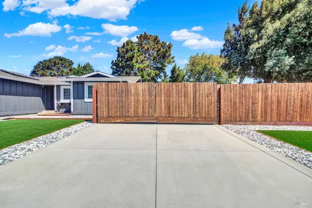 $649,900 | 680 Silver Lake Drive, Fairfield, CA 94534