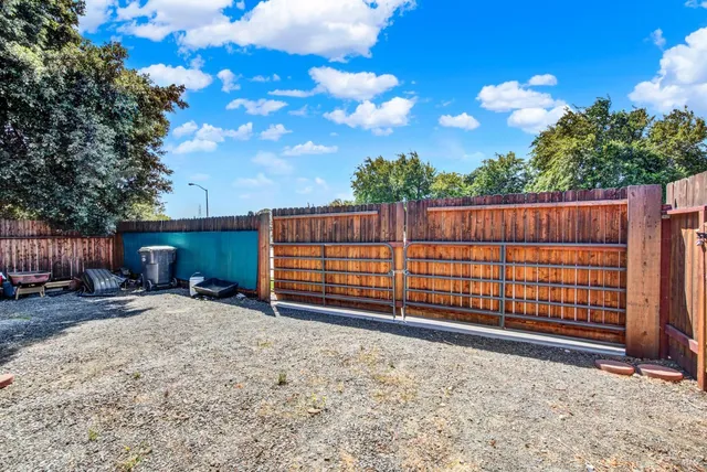 $649,900 | 680 Silver Lake Drive, Fairfield, CA 94534