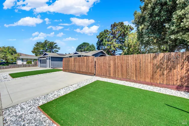 $649,900 | 680 Silver Lake Drive, Fairfield, CA 94534