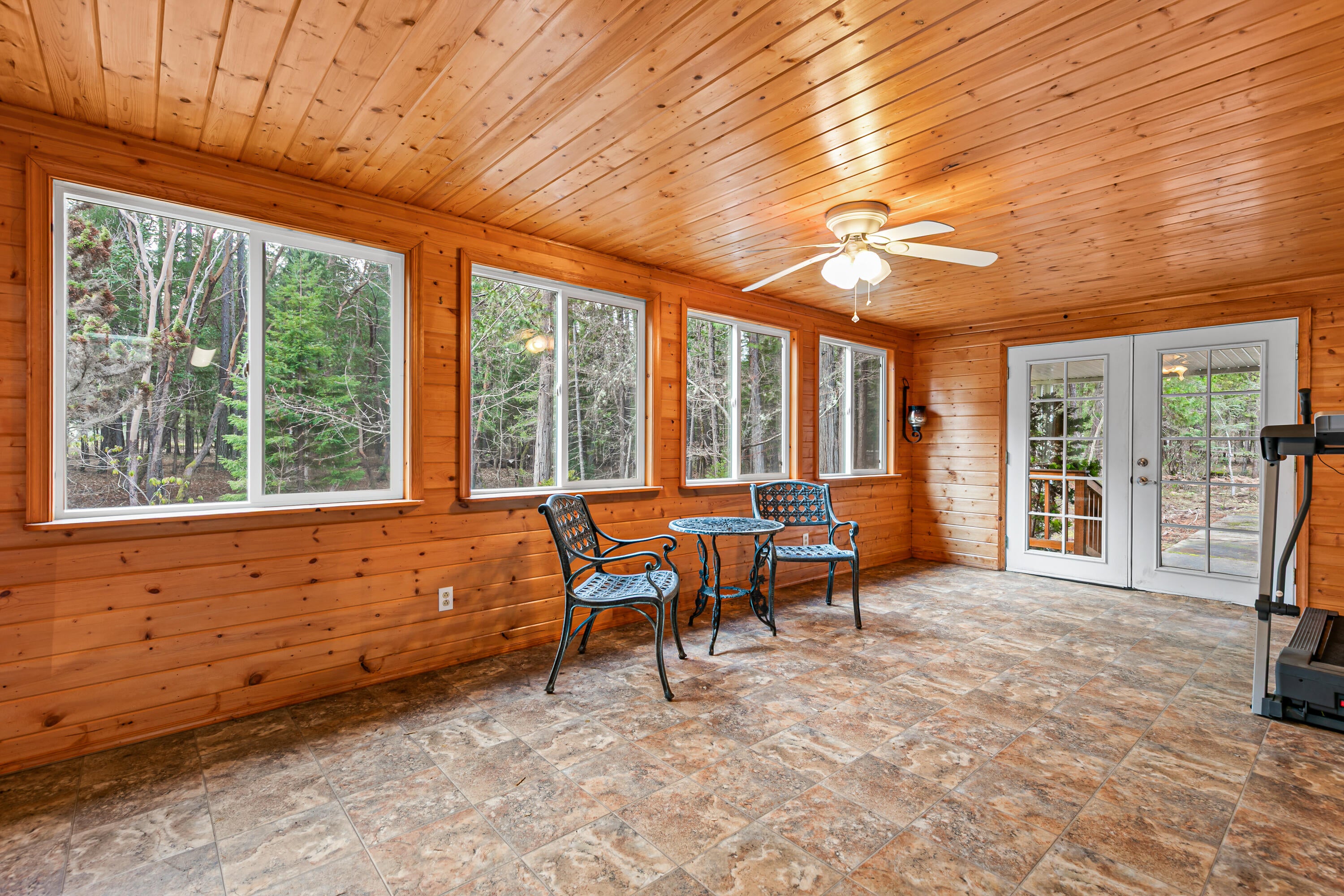 3610 Pleasant Creek Road Rogue River, OR 97537 - Photo 67 of 110 House 2 Sunroom