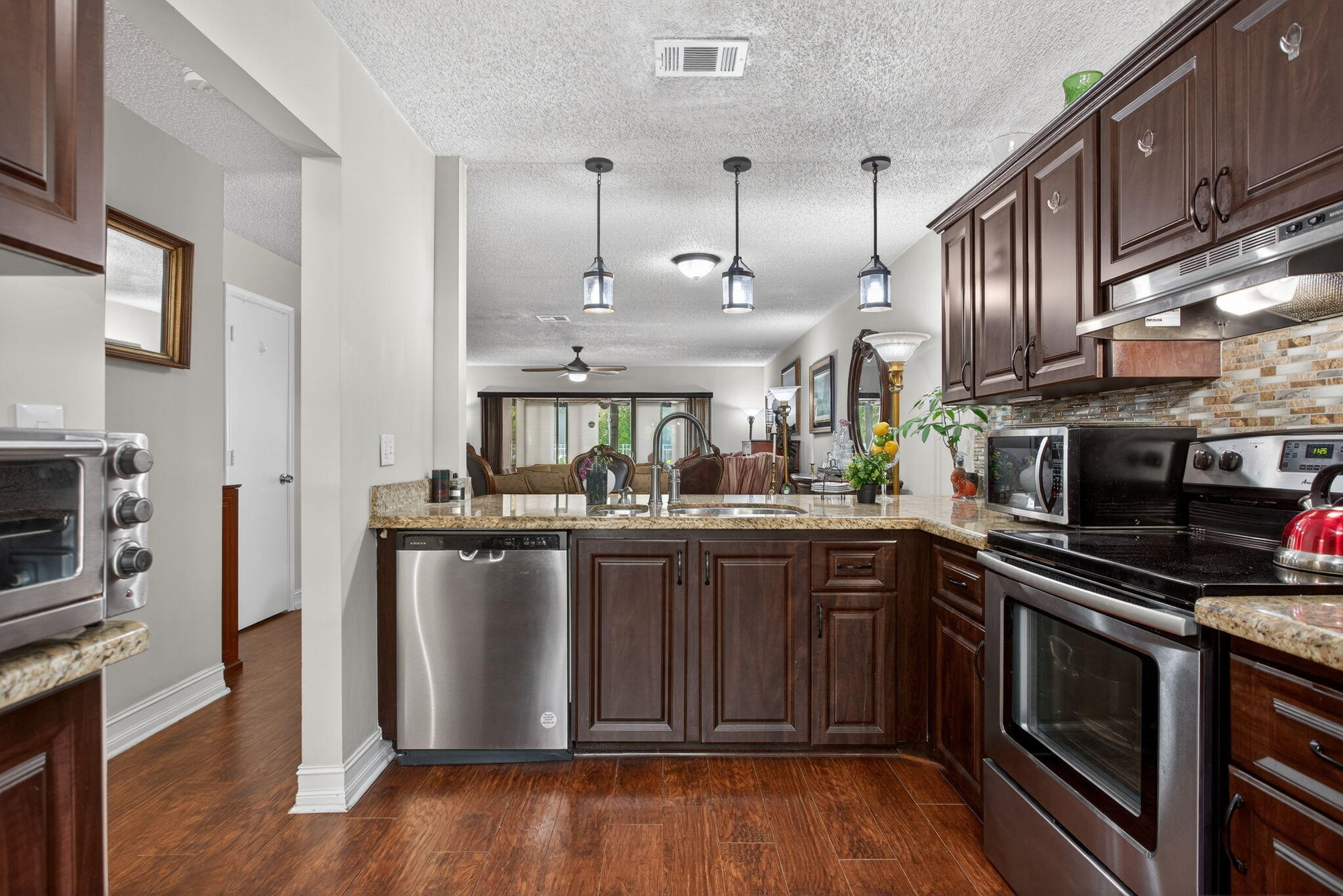 2122 Northeast 44th Street Lighthouse Point, FL 33064 - Photo 11 of 36 Open View