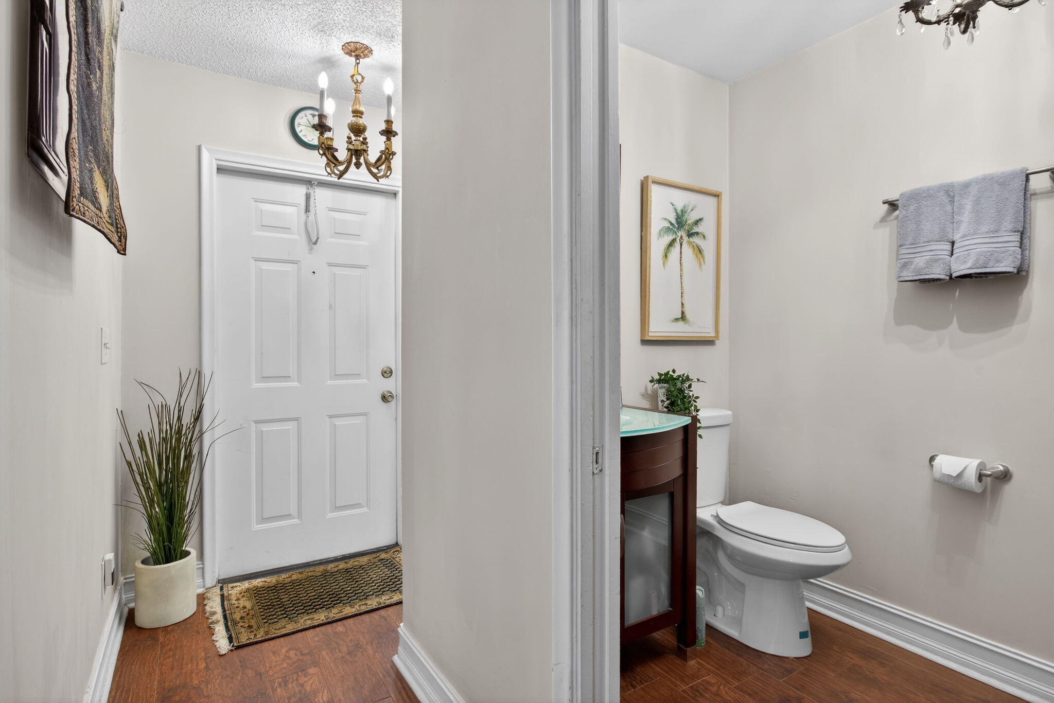 2122 Northeast 44th Street Lighthouse Point, FL 33064 - Photo 13 of 36 View of Entry & 1/2 Bath/Laundry Closet
