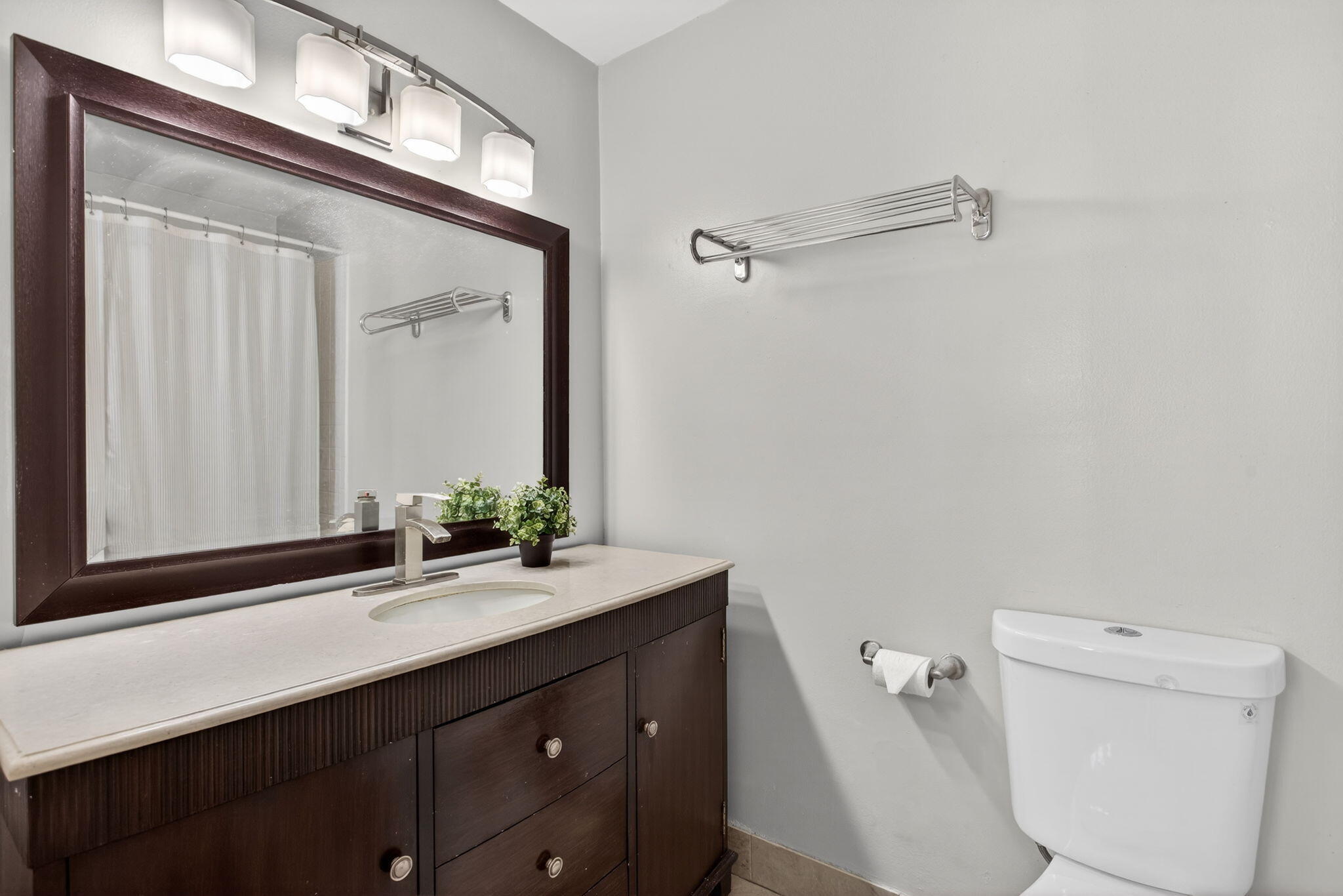 2122 Northeast 44th Street Lighthouse Point, FL 33064 - Photo 33 of 36 2nd B/R ensuite bath