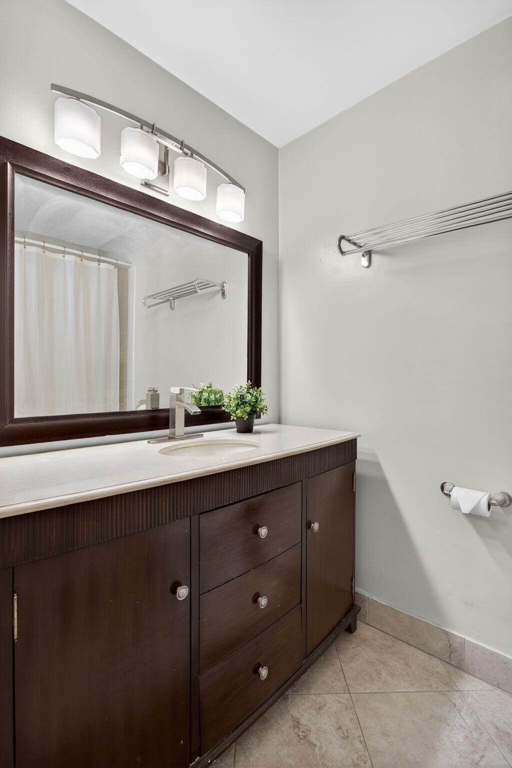 2122 Northeast 44th Street Lighthouse Point, FL 33064 - Photo 34 of 36 Ensuite Bath