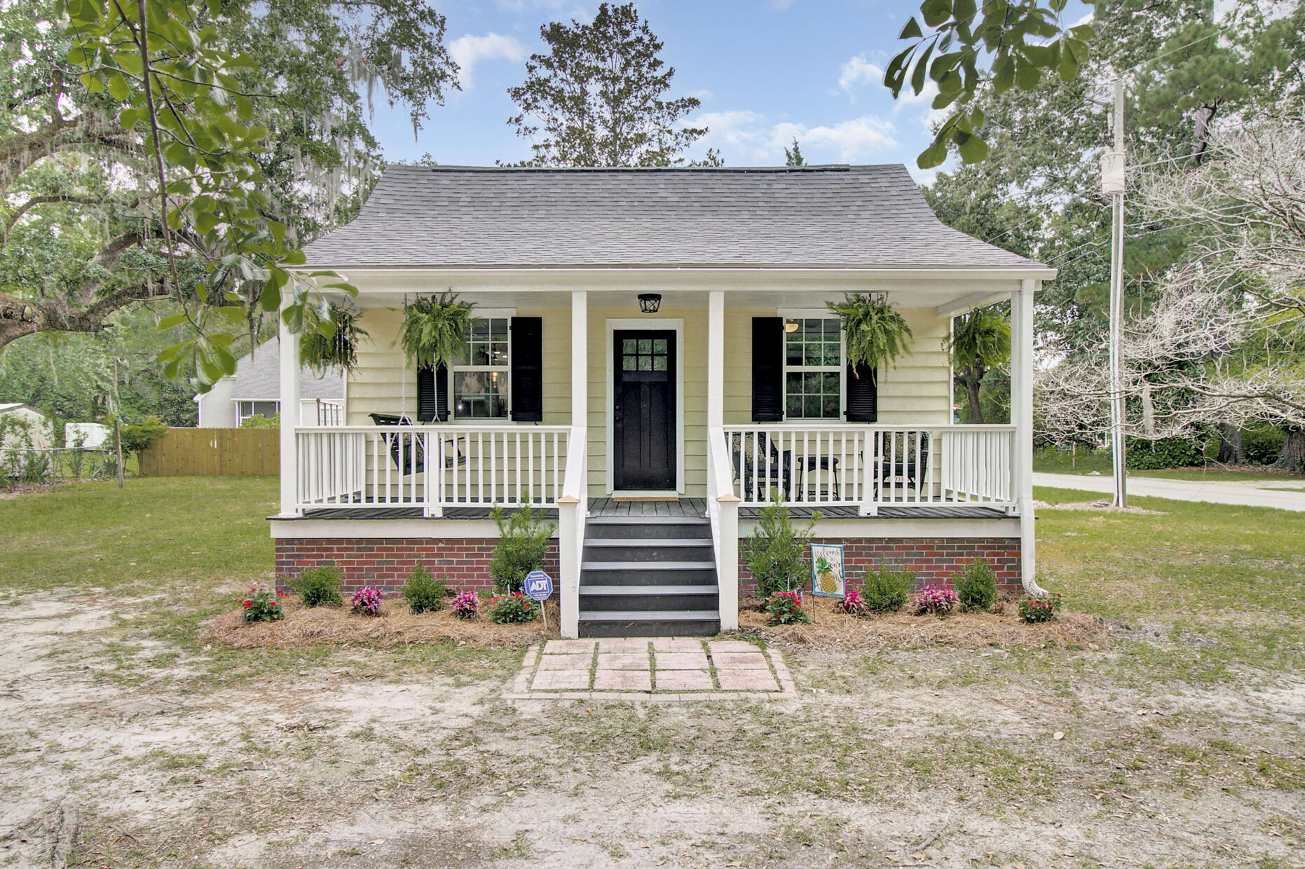 302 Rutherford Street Summerville, SC 29483 - Photo 2 of 44 1