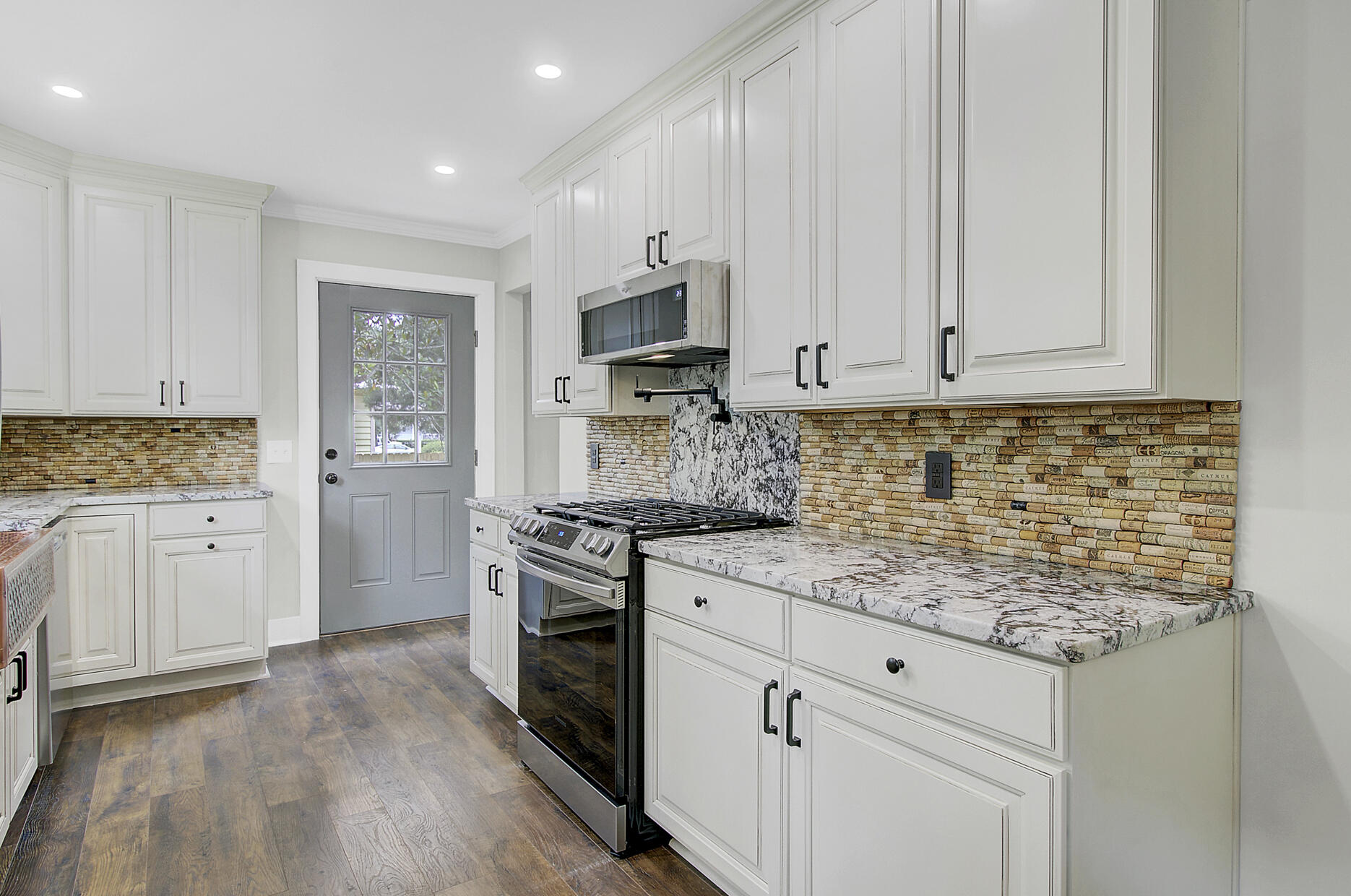 302 Rutherford Street Summerville, SC 29483 - Photo 14 of 44 16