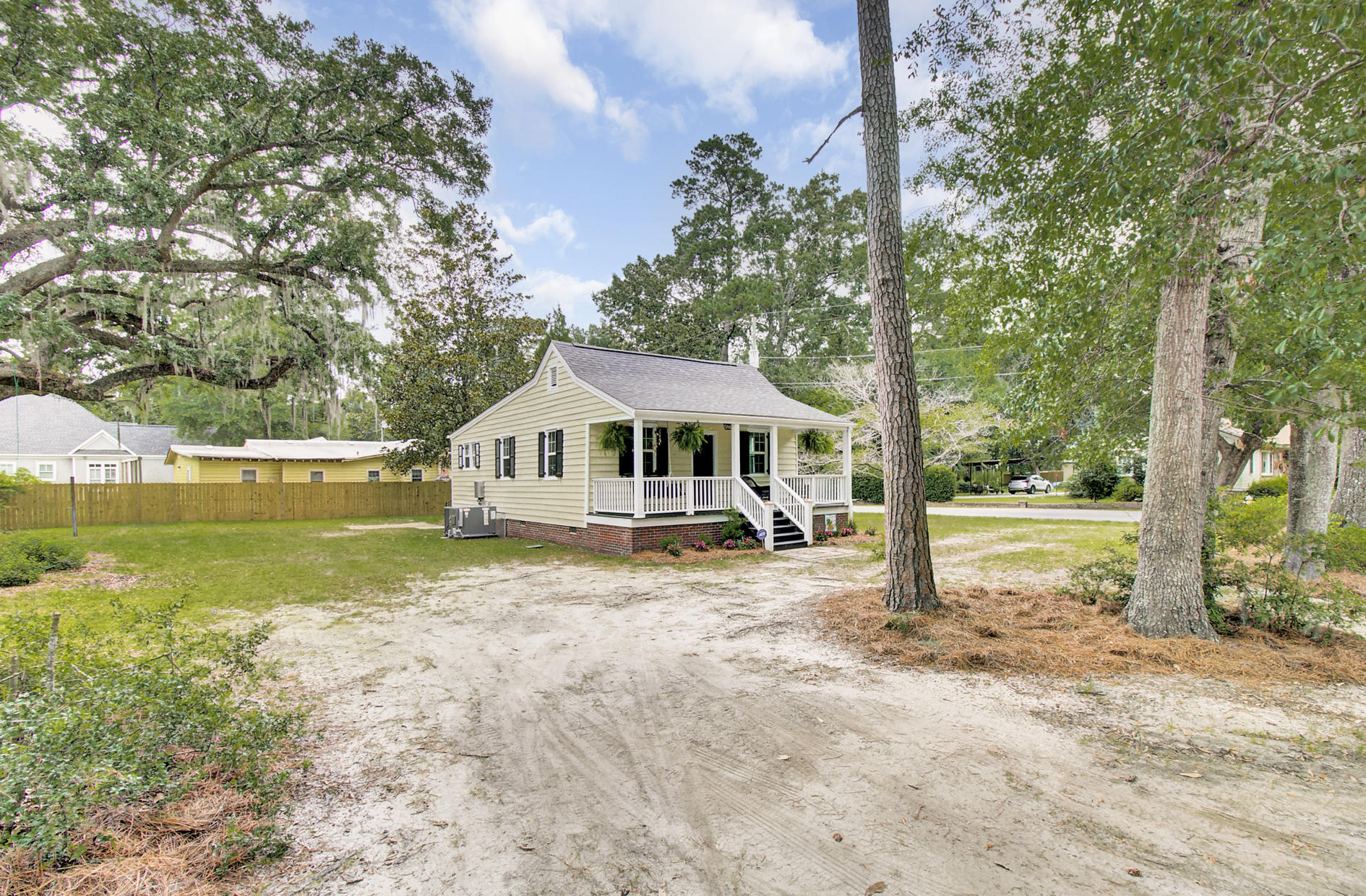302 Rutherford Street Summerville, SC 29483 - Photo 3 of 44 4