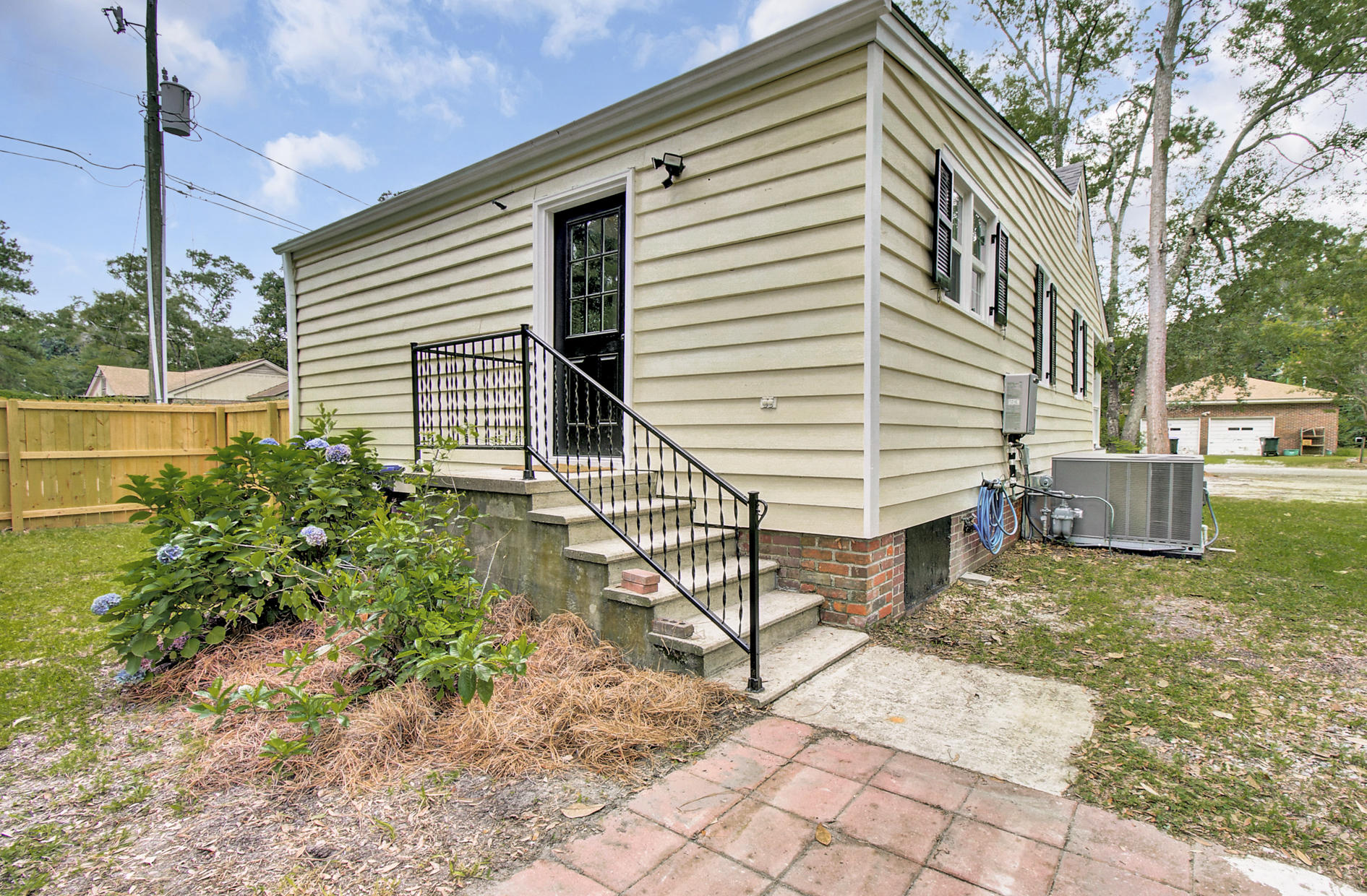 302 Rutherford Street Summerville, SC 29483 - Photo 28 of 44 22