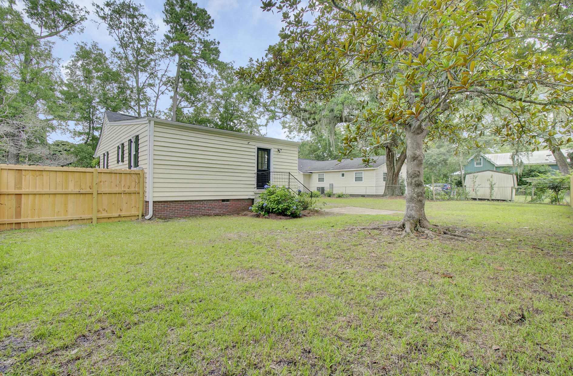 302 Rutherford Street Summerville, SC 29483 - Photo 29 of 44 25