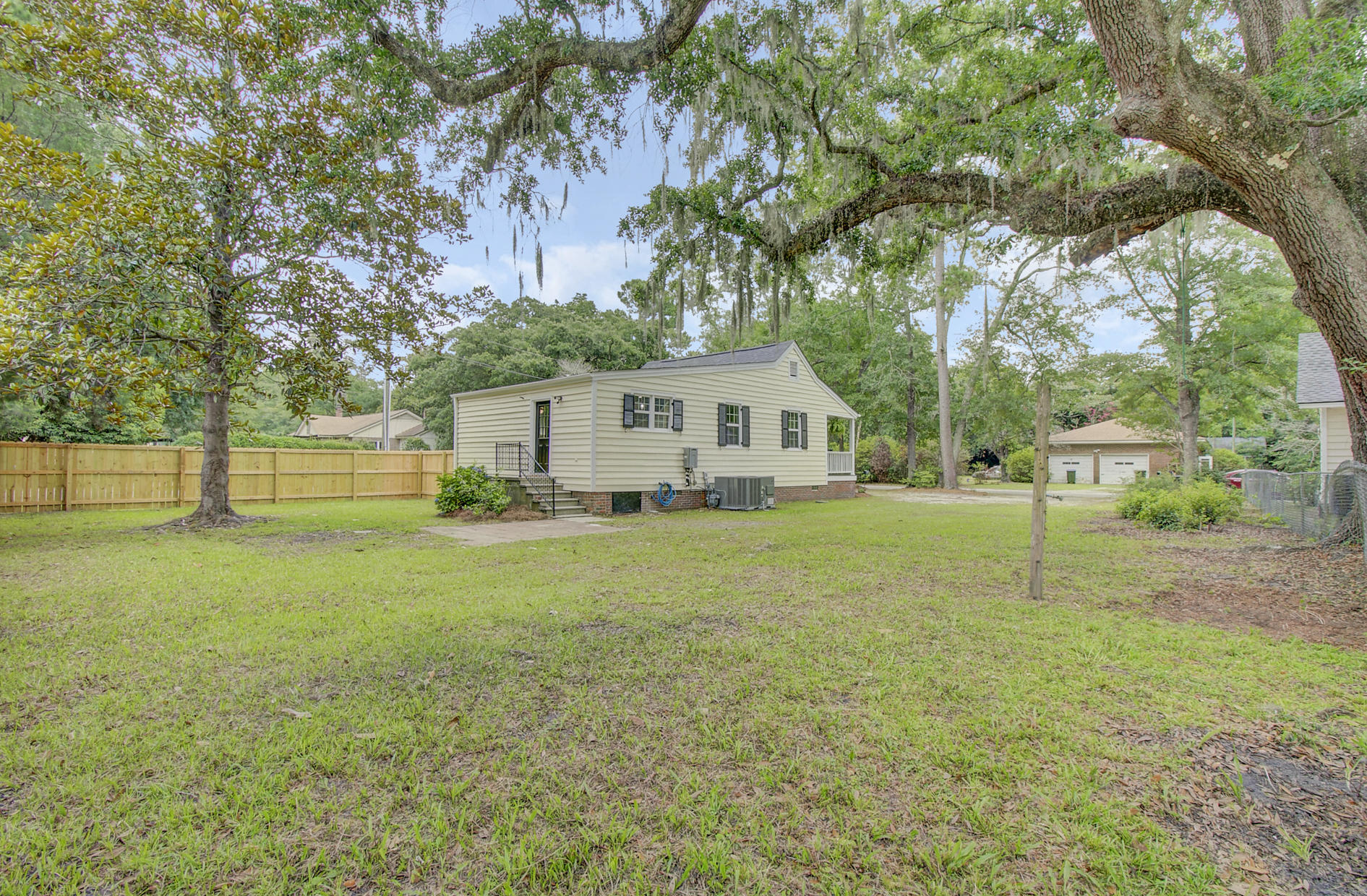 302 Rutherford Street Summerville, SC 29483 - Photo 30 of 44 24