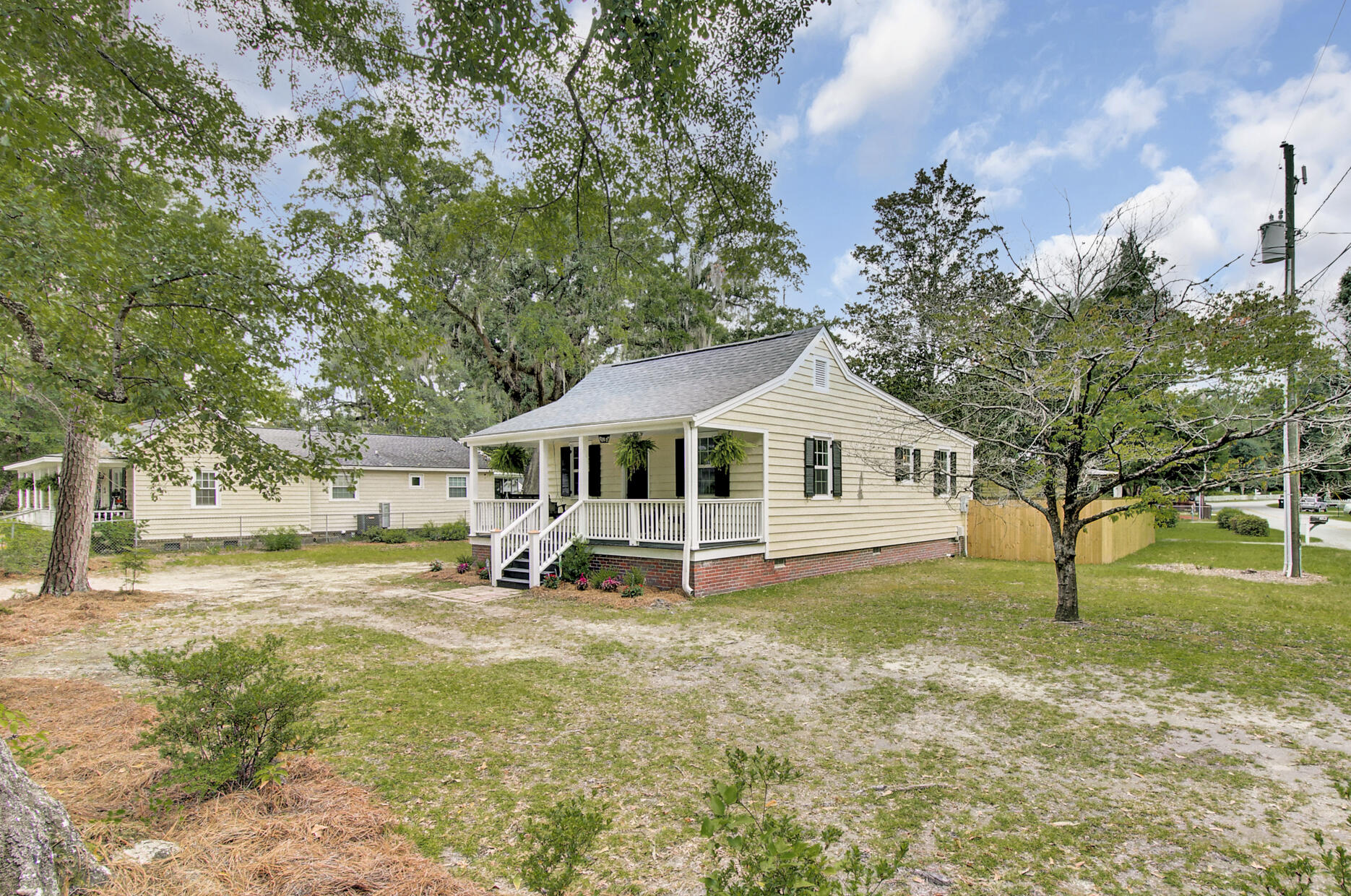302 Rutherford Street Summerville, SC 29483 - Photo 4 of 44 5