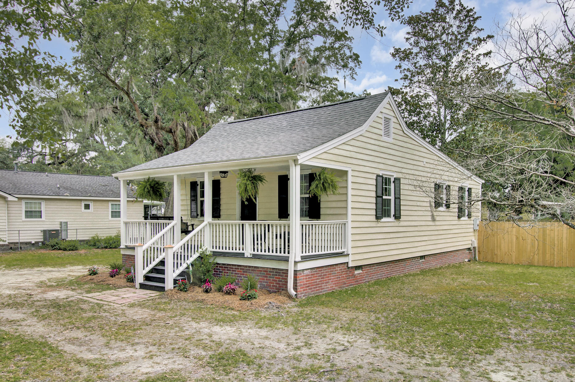 302 Rutherford Street Summerville, SC 29483 - Photo 5 of 44 6