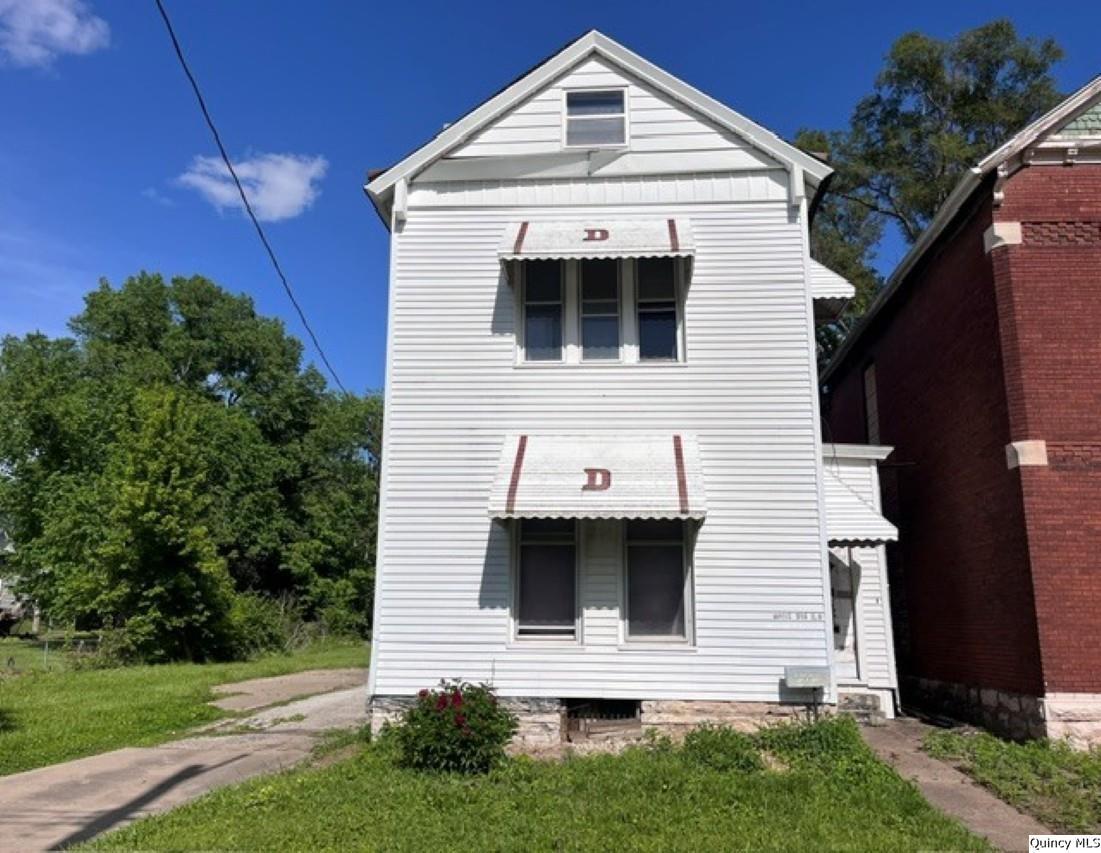 916 North 8th Street Quincy, IL 62301 - Photo 1 of 3