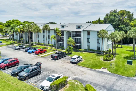 $260,000 | 1008 Green Pine Boulevard, Unit H3, West Palm Beach, FL 33409