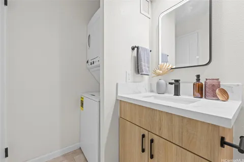 $395,000 | 2092 Kūhiō Avenue, Unit 1404, Honolulu, HI 96815