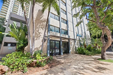 $395,000 | 2092 Kūhiō Avenue, Unit 1404, Honolulu, HI 96815
