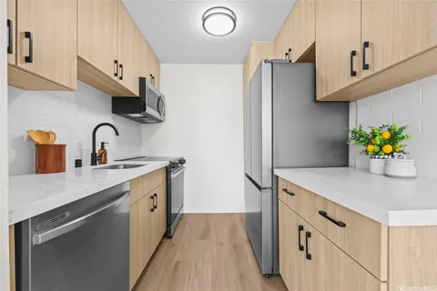 $395,000 | 2092 Kūhiō Avenue, Unit 1404, Honolulu, HI 96815