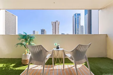 $395,000 | 2092 Kūhiō Avenue, Unit 1404, Honolulu, HI 96815