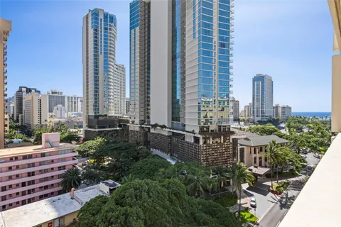 $395,000 | 2092 Kūhiō Avenue, Unit 1404, Honolulu, HI 96815