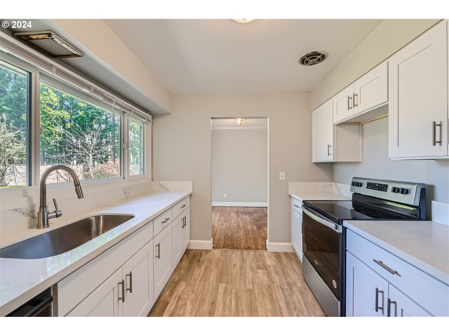16441 Southeast Main Street Portland, OR 97233 - Photo 10 of 28 Gallery Image 10