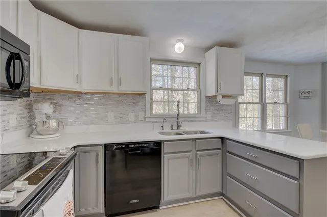 $735,000 | 6 Catherine Wright Court, West Greenwich, RI 02817