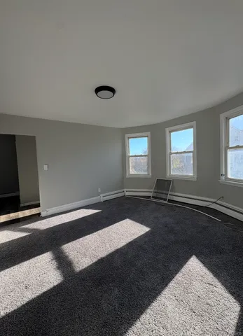 $2,000 | 192 Shaw Street, Unit 2, New London, CT 06320