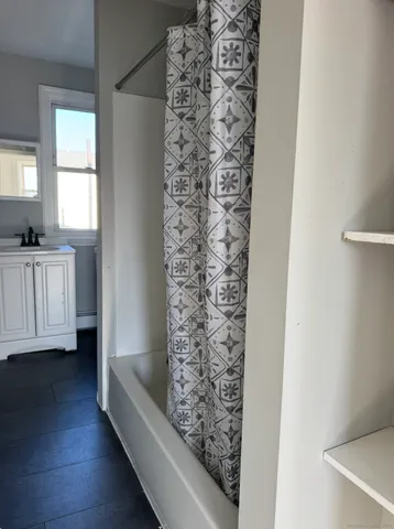 $2,000 | 192 Shaw Street, Unit 2, New London, CT 06320