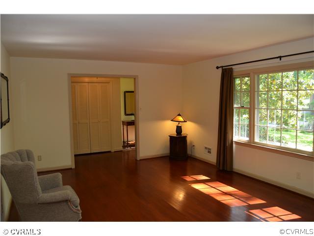 724 Brantley Road Richmond, VA 23235 - Photo 7 of 12 Living Room
