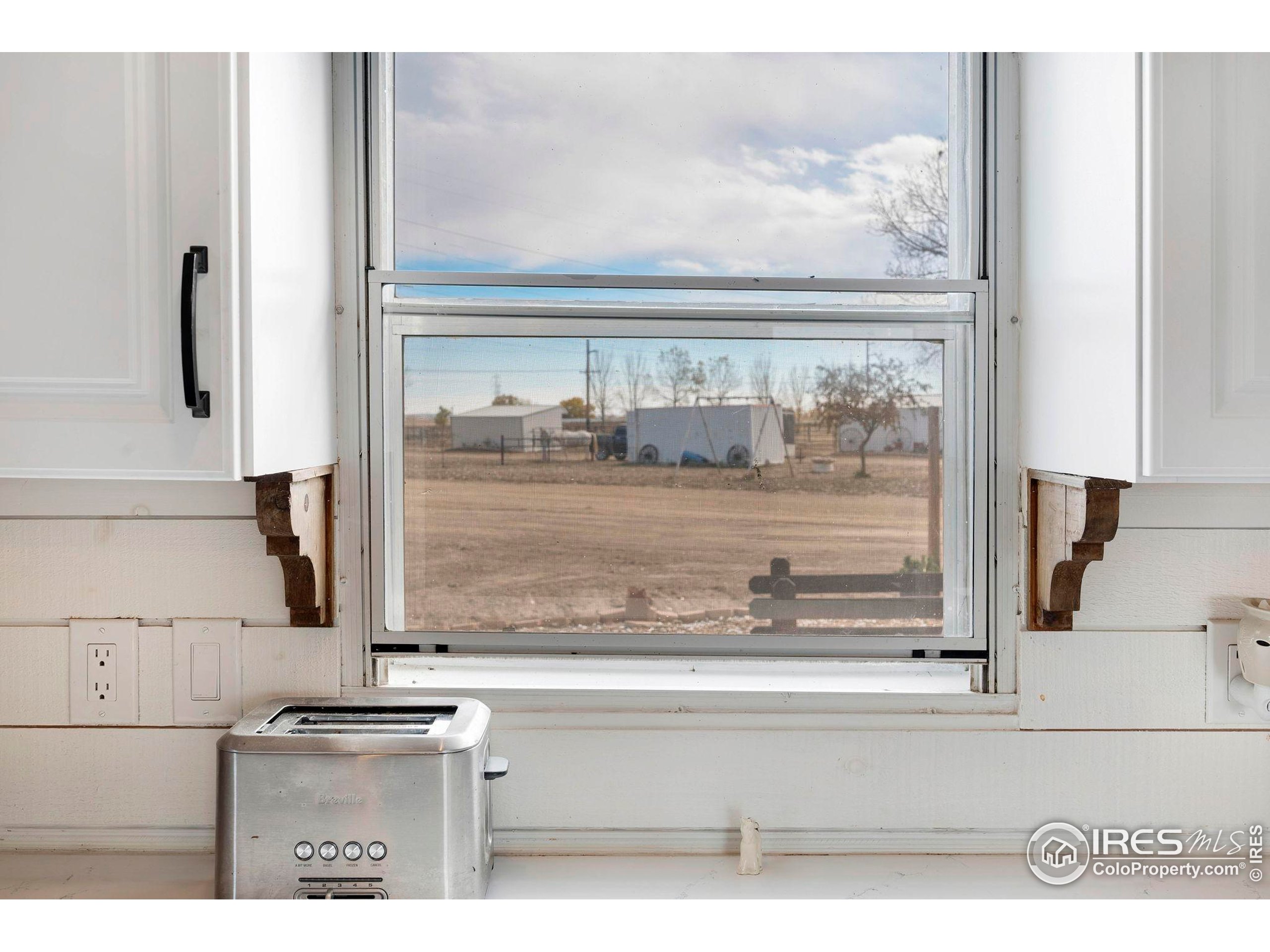 9875 County Road 24 Fort Lupton, CO 80621 - Photo 30 of 50 a picture of a bathroom with a bathtub