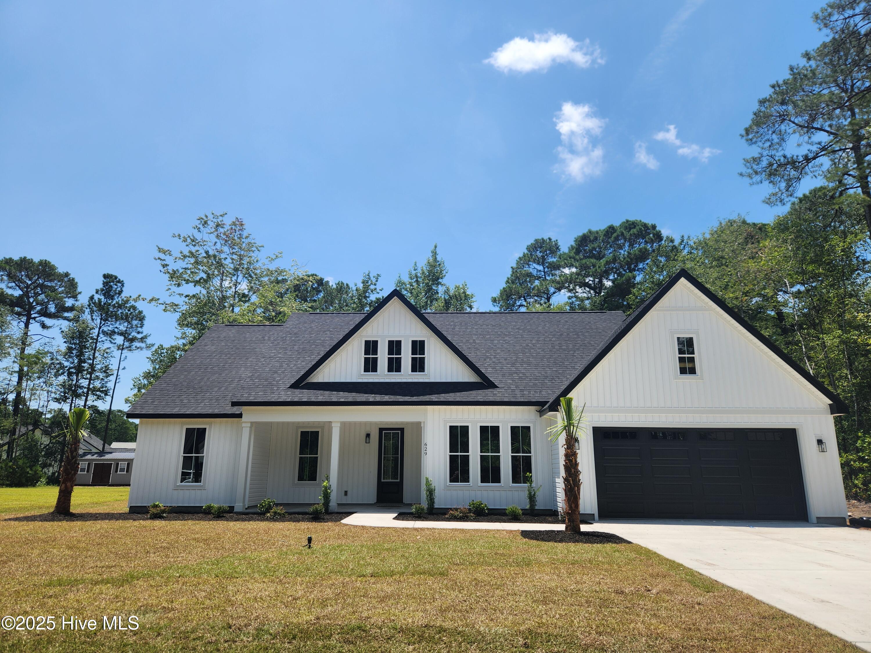 629 Boundary Loop Road Northwest Calabash, NC 28467 - Photo 3 of 34 20250713_131609