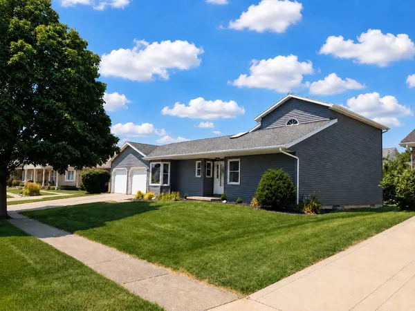 $275,000 | 43 Chiswick Circle, Bloomington, IL 61704