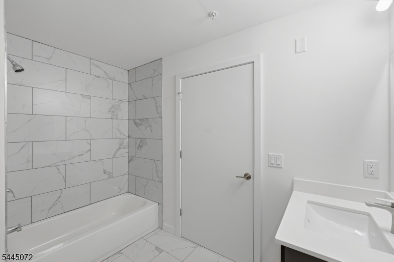 566 Springfield Avenue, Unit 202 Newark, NJ 07103 - Photo 9 of 11