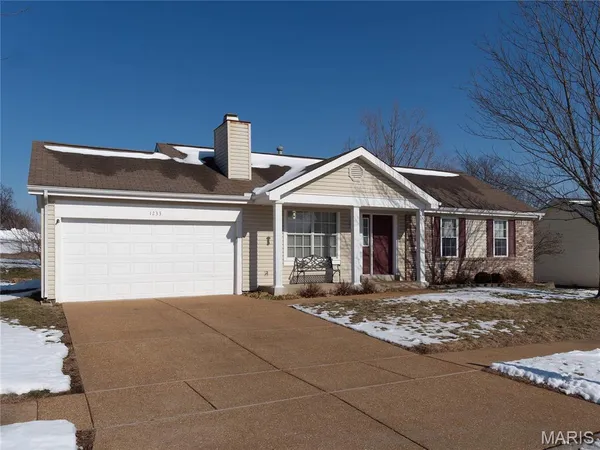$367,000 | 1233 Newport Landing Drive, Fenton, MO 63026