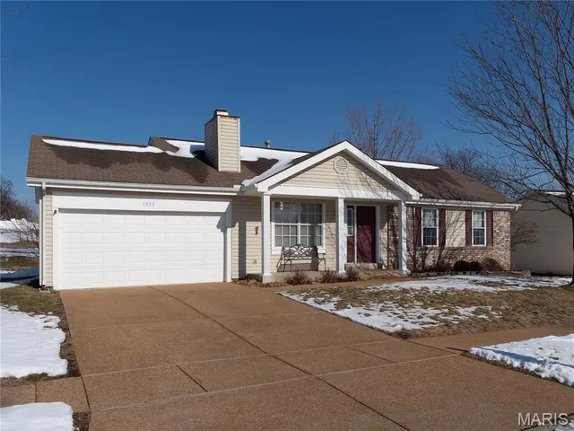 $350,000 | 1233 Newport Landing Drive, Fenton, MO 63026