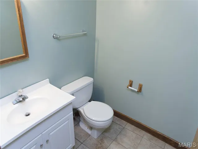 $350,000 | 1233 Newport Landing Drive, Fenton, MO 63026